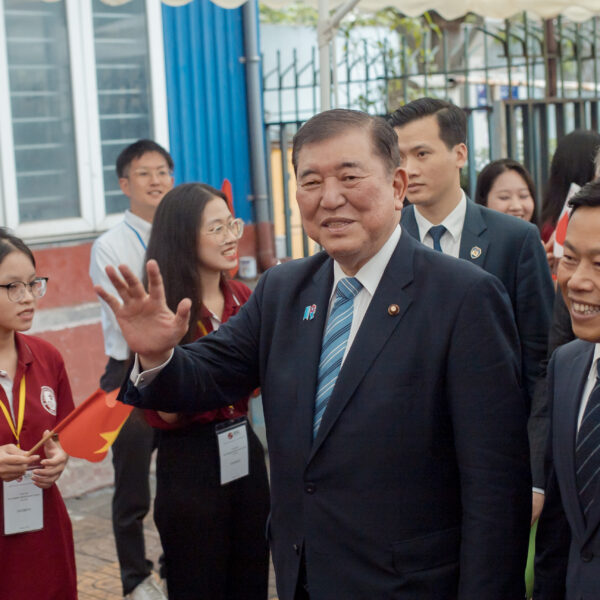 THỦ TƯỚNG NHẬT BẢN SHIGERU ISHIBA THĂM TRƯỜNG ĐẠI HỌC VIỆT NHẬT: THẮT CHẶT HỢP TÁC GIÁO DỤC VIỆT NAM – NHẬT BẢN
