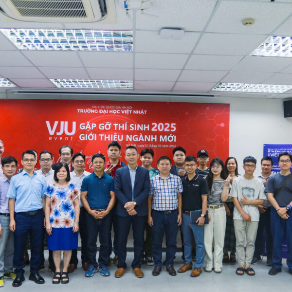 “BA NGÀNH MỚI NHƯ KIỀNG BA CHÂN ĐỂ PHÁT TRIỂN XÃ HỘI”
