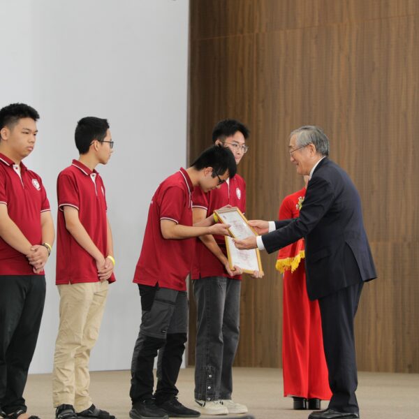 NHIỀU THÍ SINH 2K7 XUẤT SẮC GIÀNH HỌC BỔNG ĐẦU VÀO  TRƯỜNG ĐẠI HỌC VIỆT NHẬT NĂM 2025