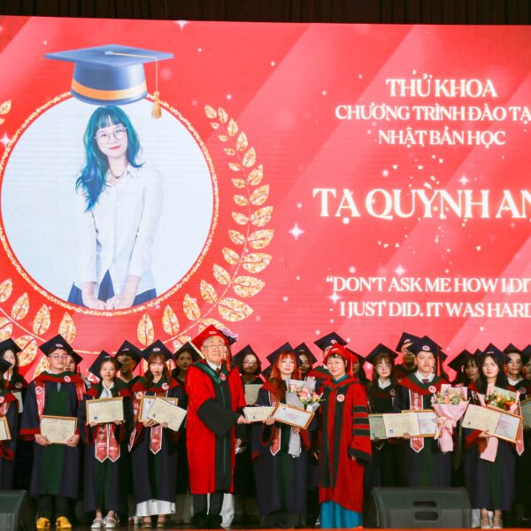 LỄ TRAO BẰNG TỐT NGHIỆP NĂM 2025 – HÀNH TRÌNH NỖ LỰC KHÉP LẠI TRONG NIỀM TỰ HÀO
