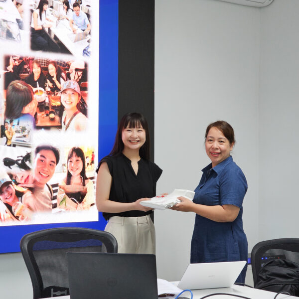 [STAFF EXCHANGE] CÔ KOMATSU ERIKA NÊU Ý TƯỞNG THU HÚT SINH VIÊN QUỐC TẾ TỪ GÓC NHÌN CỦA VJU