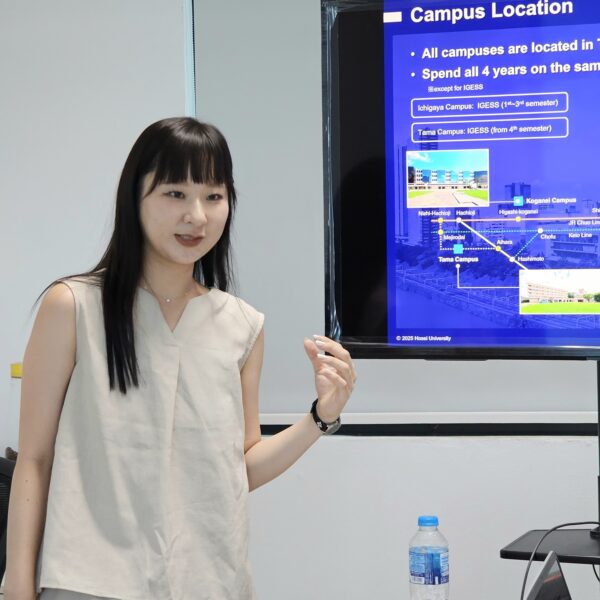 [STAFF EXCHANGE] CÔ ERIKA KOMATSU ĐẾN LÀM VIỆC TẠI VJU