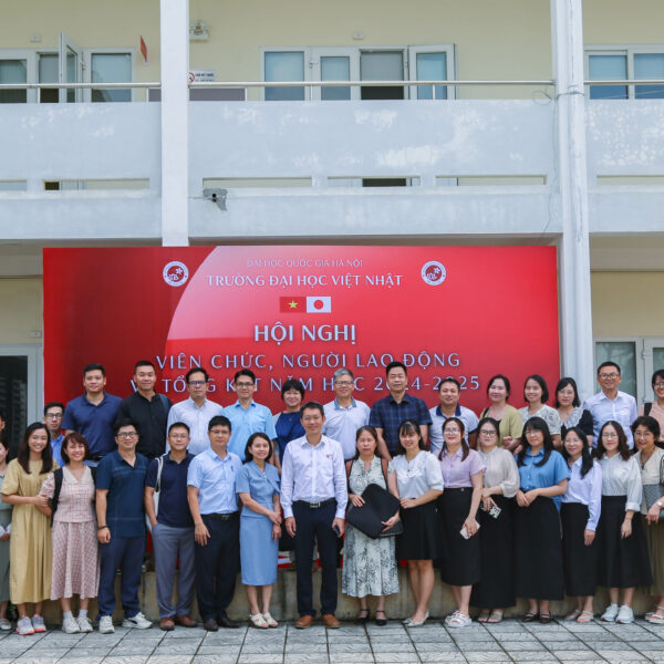 TRƯỜNG ĐẠI HỌC VIỆT NHẬT TỔ CHỨC HỘI NGHỊ VIÊN CHỨC, NGƯỜI LAO ĐỘNG VÀ TỔNG KẾT NĂM HỌC 2024-2025