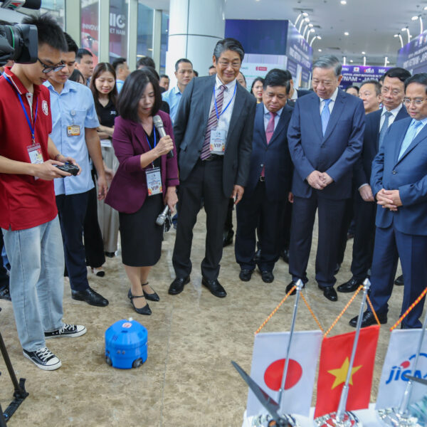 ĐIỂM NHẤN CÔNG NGHỆ CỦA TRƯỜNG ĐẠI HỌC VIỆT NHẬT TẠI TRIỂN LÃM QUỐC TẾ ĐỔI MỚI SÁNG TẠO VIỆT NAM 2025