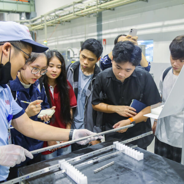 TỪ GIẢNG ĐƯỜNG ĐẾN NHÀ MÁY: SINH VIÊN VJU HỌC TẬP THỰC TẾ TẠI THK VIỆT NAM