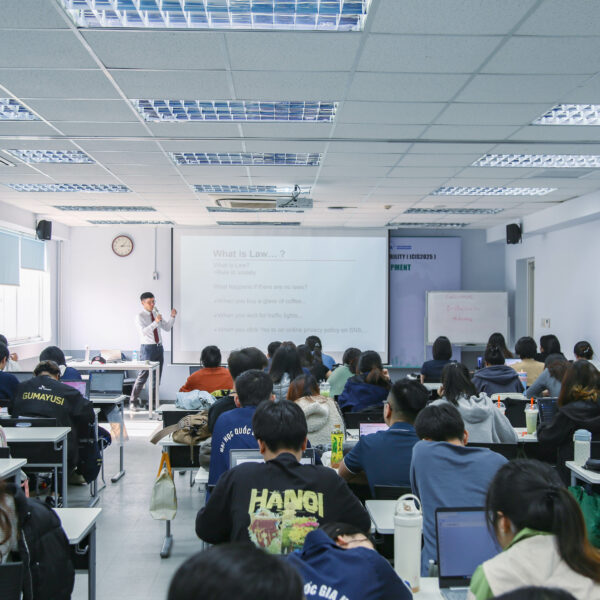SINH VIÊN VJU HỌC HỎI KỸ NĂNG PHÁP LÝ CÙNG CHUYÊN GIA ONE ASIA LAWYERS